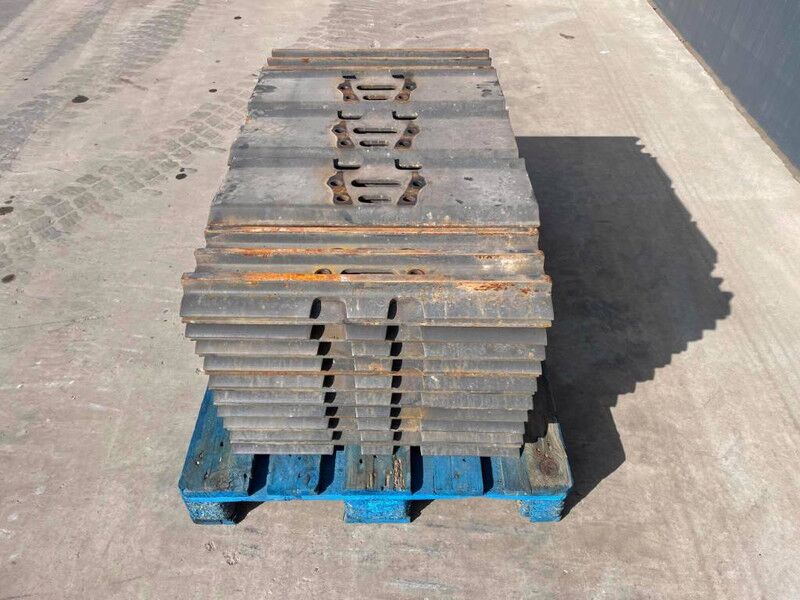 Hyundai R210 / R215 / R220 / R235 / R250 / R260 - Frame/ Châssis pour Engins de chantier: photos 3 Hyundai R210 / R215 / R220 / R235 / R250 / R260 - Frame/ Châssis pour Engins de chantier: photos 3
