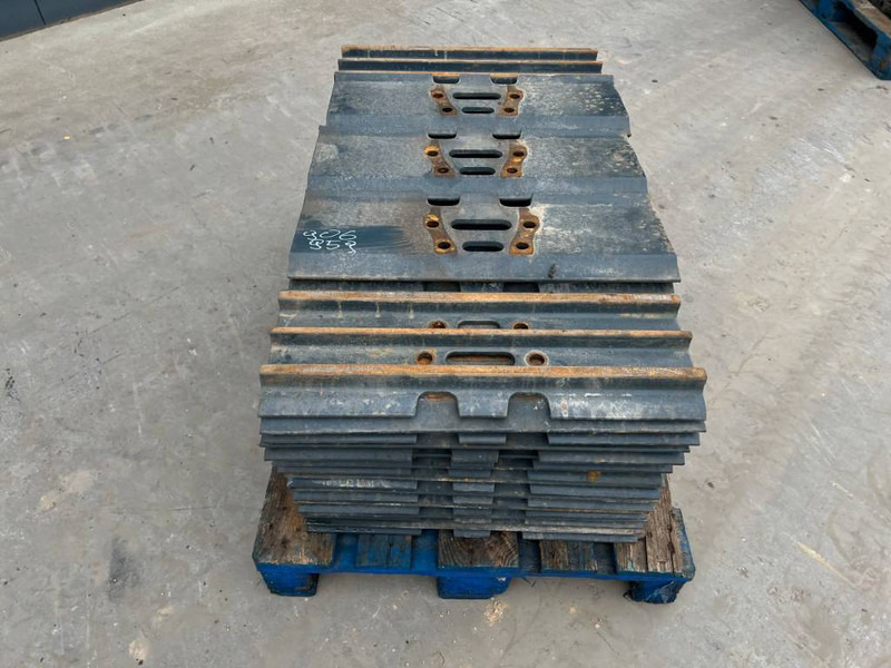 Hyundai R210 / R215 / R220 Shoes 3 Grouser 600mm - Frame/ Châssis pour Engins de chantier: photos 2 Hyundai R210 / R215 / R220 Shoes 3 Grouser 600mm - Frame/ Châssis pour Engins de chantier: photos 2