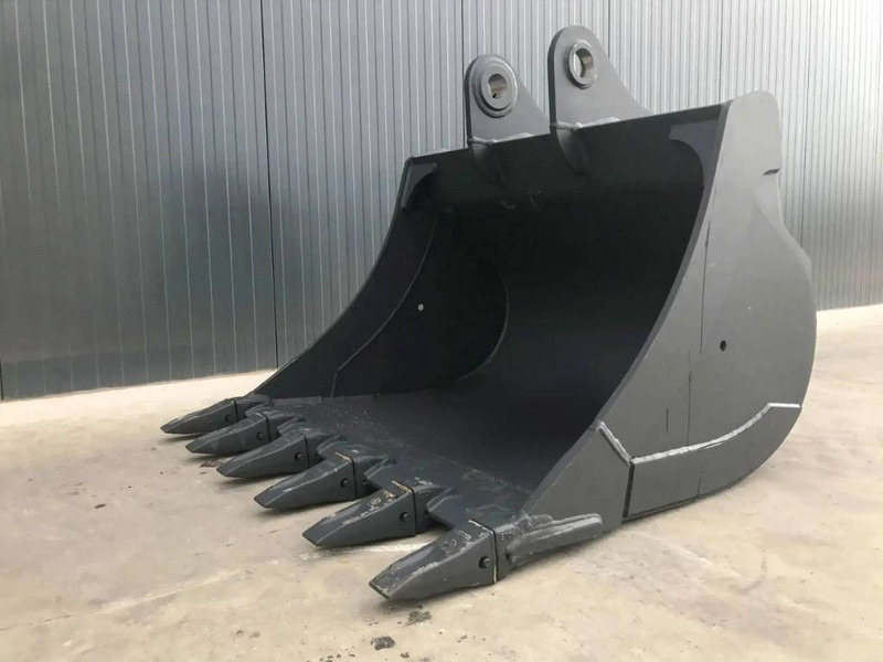 Komatsu PC240 - Godet pour Engins de chantier: photos 4 Komatsu PC240 - Godet pour Engins de chantier: photos 4