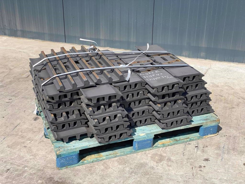 Komatsu PC300 / PC360 / PC400 Shoes/Pads - Frame/ Châssis pour Engins de chantier: photos 2 Komatsu PC300 / PC360 / PC400 Shoes/Pads - Frame/ Châssis pour Engins de chantier: photos 2