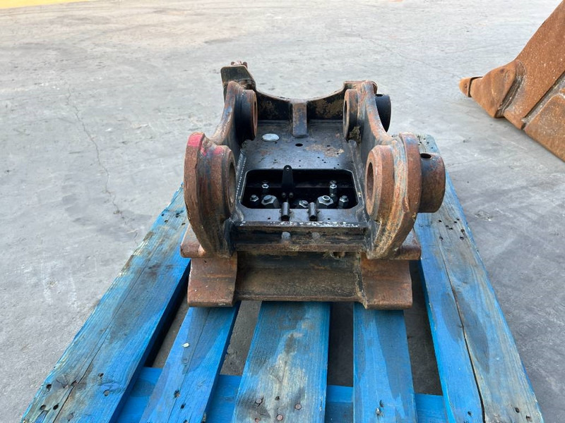 OilQuick OQ65 - 311F / 313F / 315F - Attache rapide pour Engins de chantier: photos 5 OilQuick OQ65 - 311F / 313F / 315F - Attache rapide pour Engins de chantier: photos 5