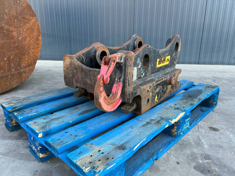 OilQuick OQ65 - 311F / 313F / 315F - Attache rapide pour Engins de chantier: photos 1 OilQuick OQ65 - 311F / 313F / 315F - Attache rapide pour Engins de chantier: photos 1