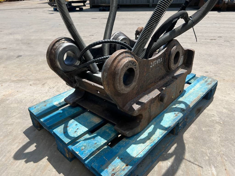 OilQuick OQ70/55 - 323E - Attache rapide pour Engins de chantier: photos 5 OilQuick OQ70/55 - 323E - Attache rapide pour Engins de chantier: photos 5