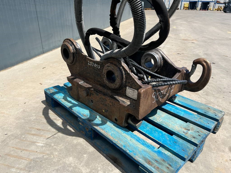 OilQuick OQ70/55 - 323E - Attache rapide pour Engins de chantier: photos 3 OilQuick OQ70/55 - 323E - Attache rapide pour Engins de chantier: photos 3