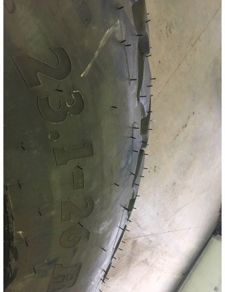 SWT 23.1 - 26 - Pneus et jantes pour Engins de chantier: photos 2 SWT 23.1 - 26 - Pneus et jantes pour Engins de chantier: photos 2