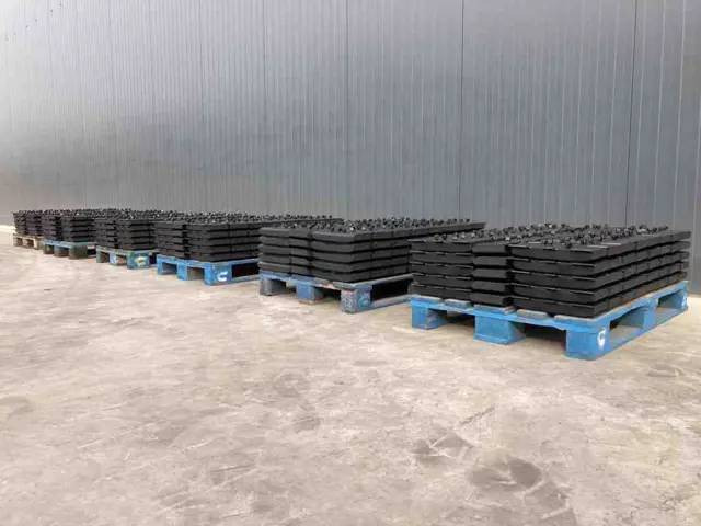 Vögele Rubber Asphalt Pads - Frame/ Châssis pour Engins de chantier: photos 1 Vögele Rubber Asphalt Pads - Frame/ Châssis pour Engins de chantier: photos 1