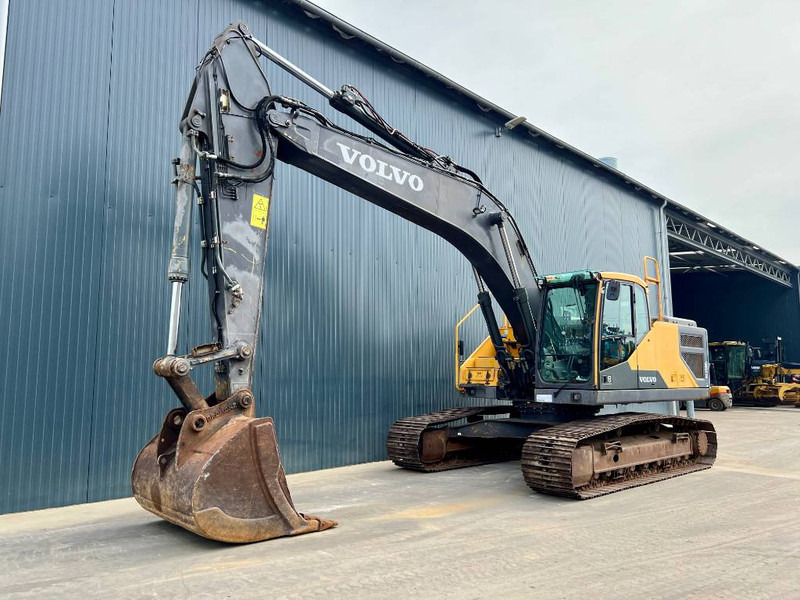 Pelle sur chenille Volvo EC250E L
