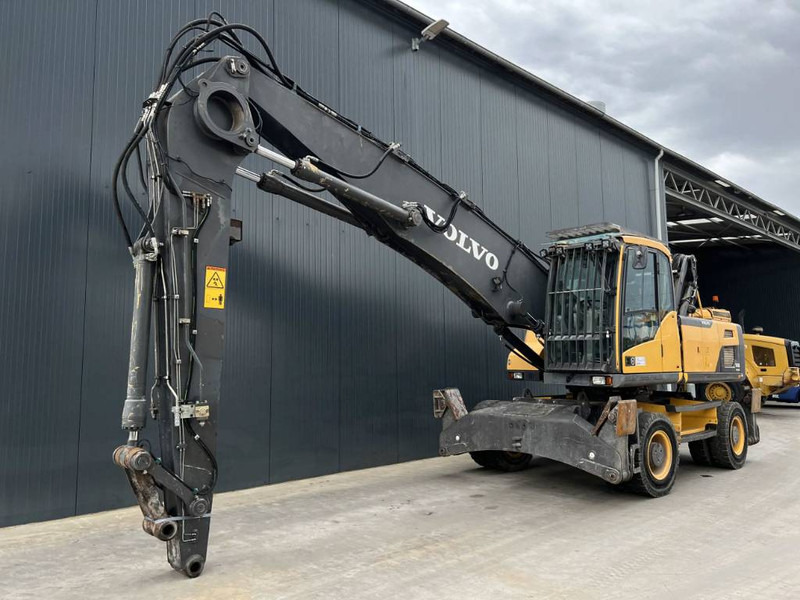 Pelle de manutention pour transport de déchets Volvo EW210D MH