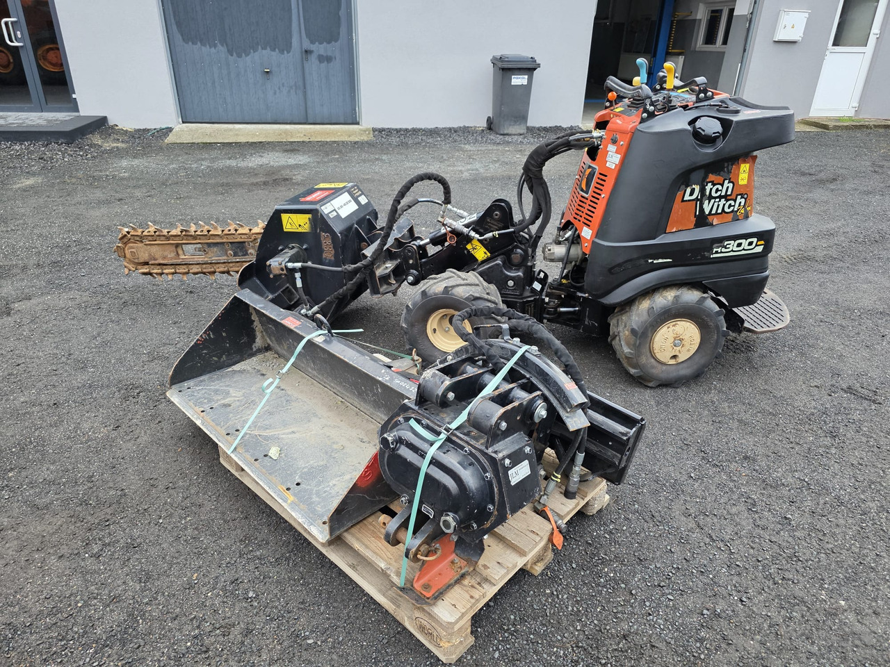 Ditch Witch R300 - Mini pelle: photos 3 Ditch Witch R300 - Mini pelle: photos 3
