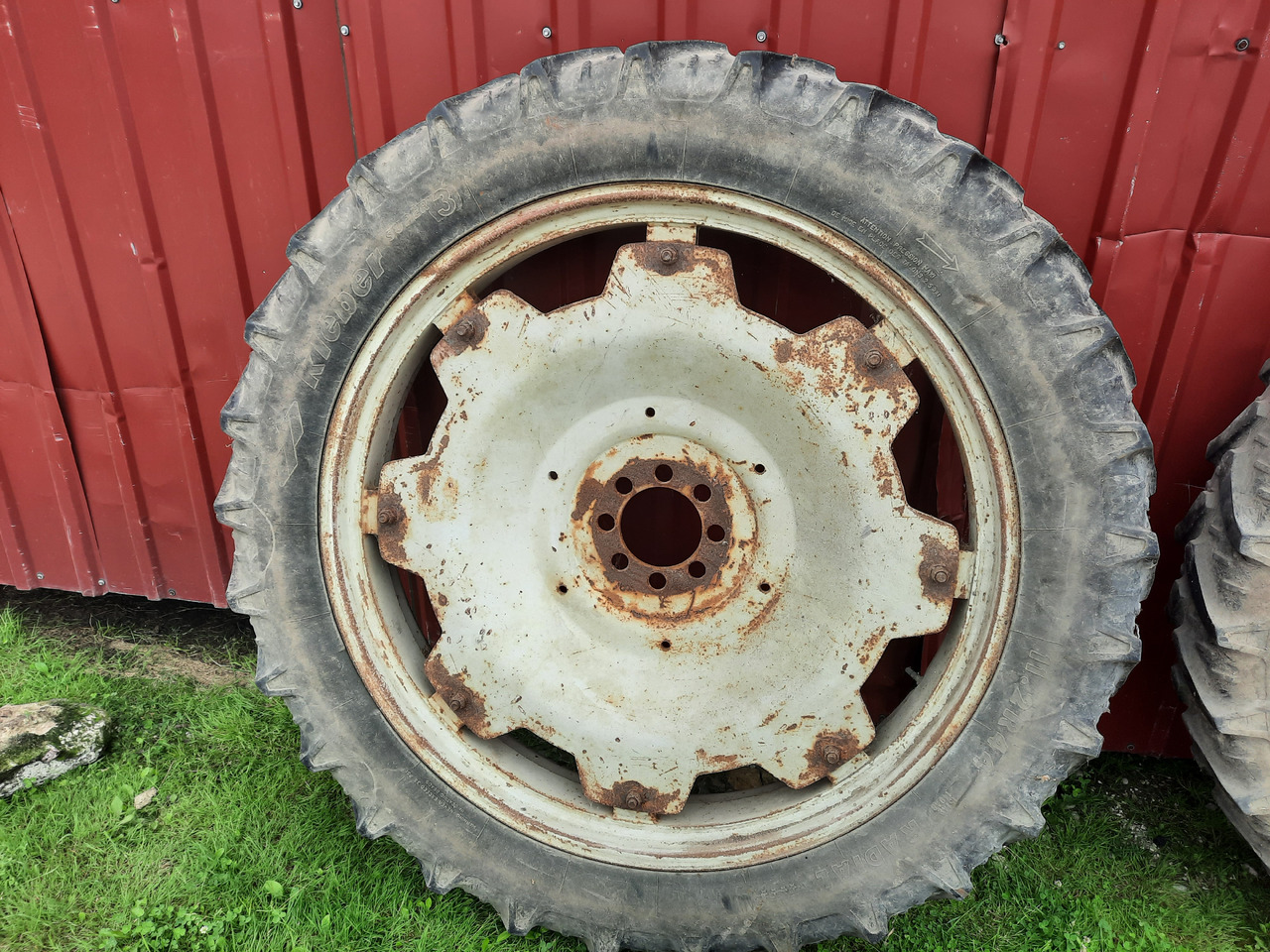 KLEBER Super 3 11.2 R44 - Roue complète pour Machine agricole: photos 3 KLEBER Super 3 11.2 R44 - Roue complète pour Machine agricole: photos 3