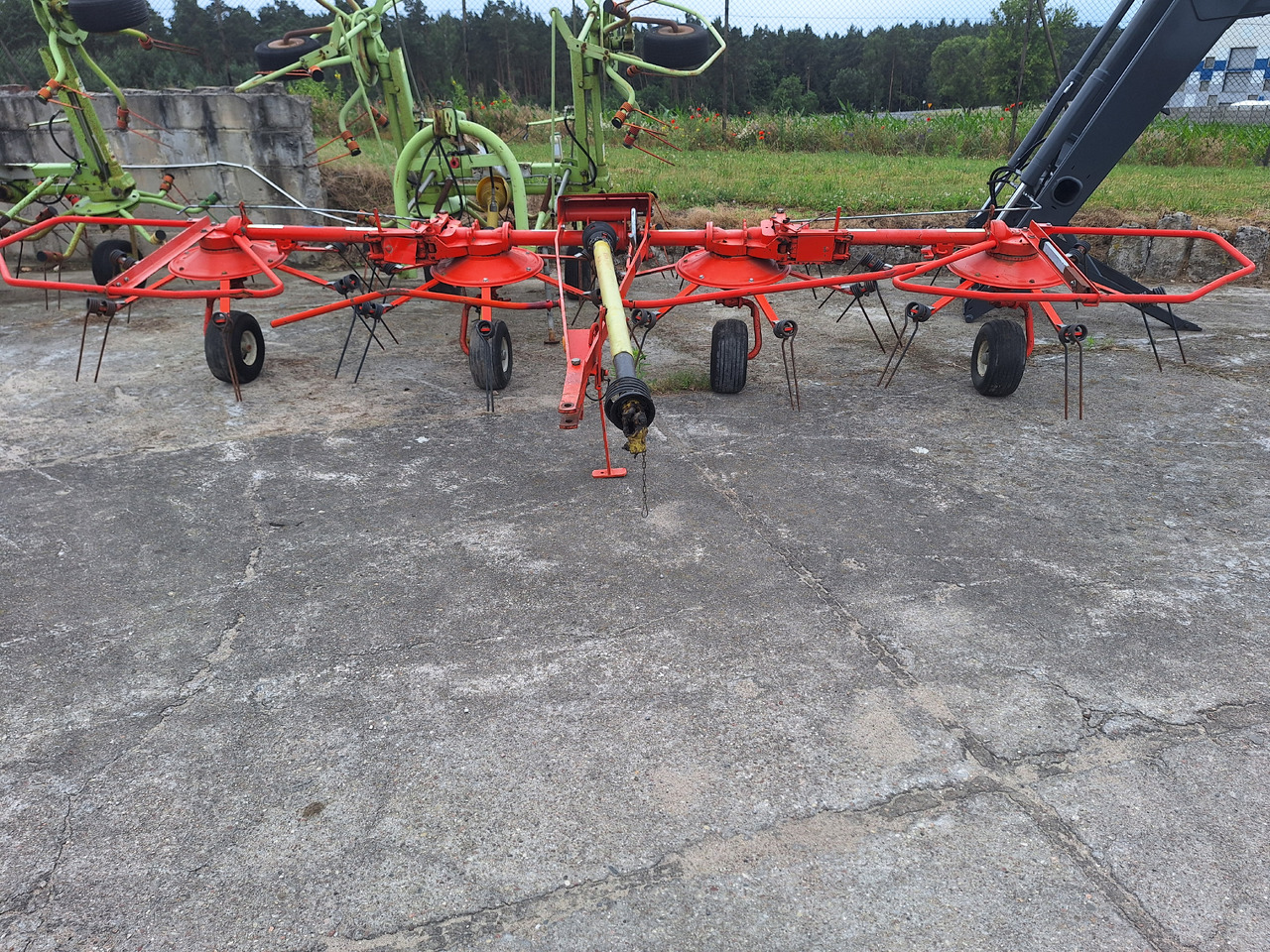 KUHN 5001T - Faneuse: photos 1 KUHN 5001T - Faneuse: photos 1
