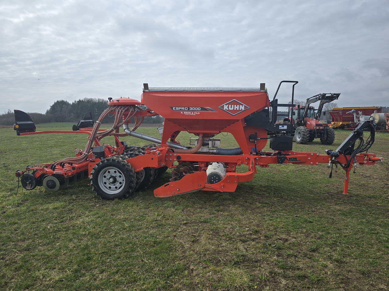 KUHN ESPRO 3000 VFB - Combiné de semis: photos 1 KUHN ESPRO 3000 VFB - Combiné de semis: photos 1