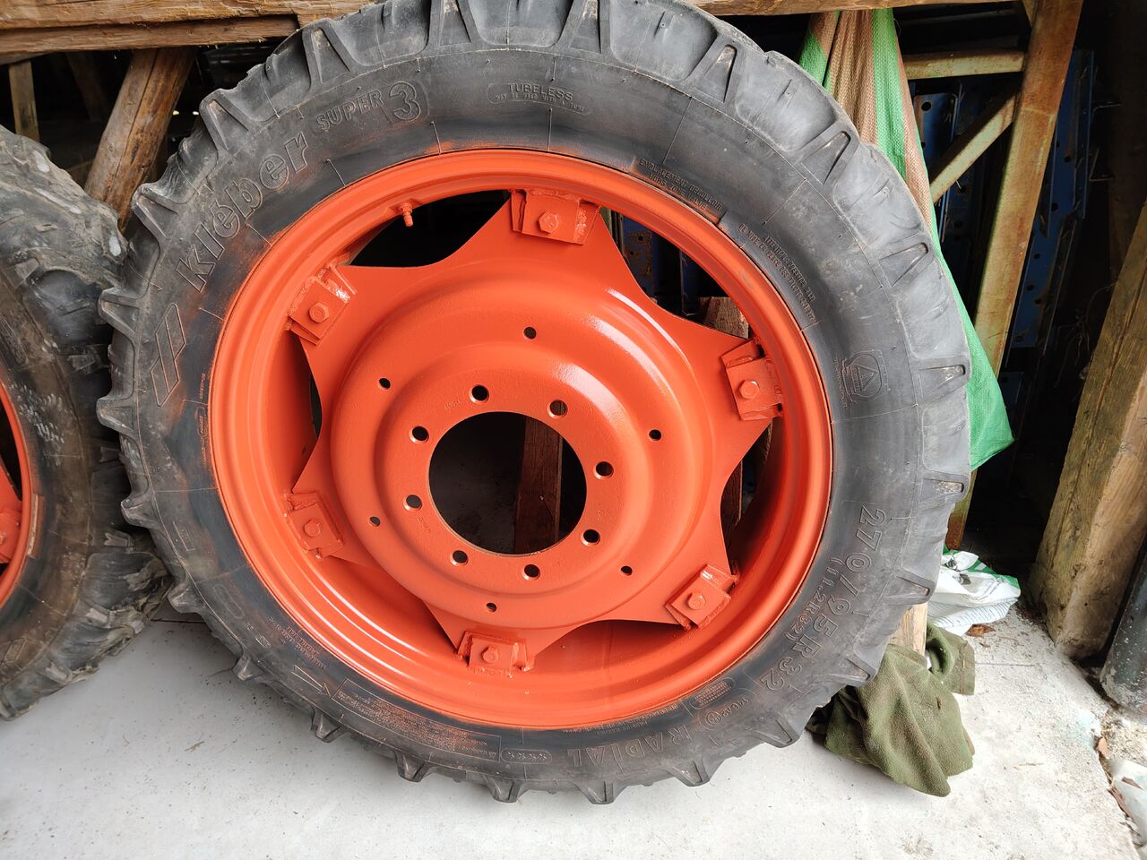 Kleber, Taurus 11.2 R32 (270/95 R32), 9.5 R48 - Roue complète pour Machine agricole: photos 4 Kleber, Taurus 11.2 R32 (270/95 R32), 9.5 R48 - Roue complète pour Machine agricole: photos 4