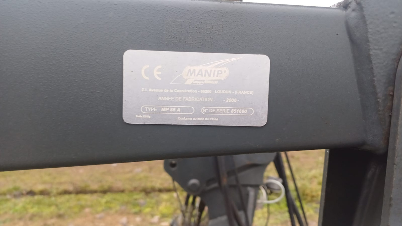 MANIP MP85A - Chargeur frontal pour tracteur: photos 5 MANIP MP85A - Chargeur frontal pour tracteur: photos 5