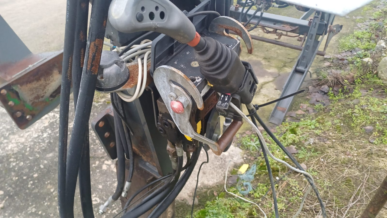 MANIP MP85A - Chargeur frontal pour tracteur: photos 2 MANIP MP85A - Chargeur frontal pour tracteur: photos 2