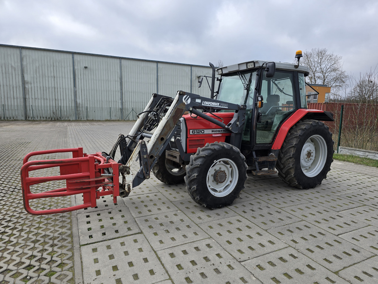MASSEY-FERGUSON 6120 - Tracteur agricole: photos 1 MASSEY-FERGUSON 6120 - Tracteur agricole: photos 1