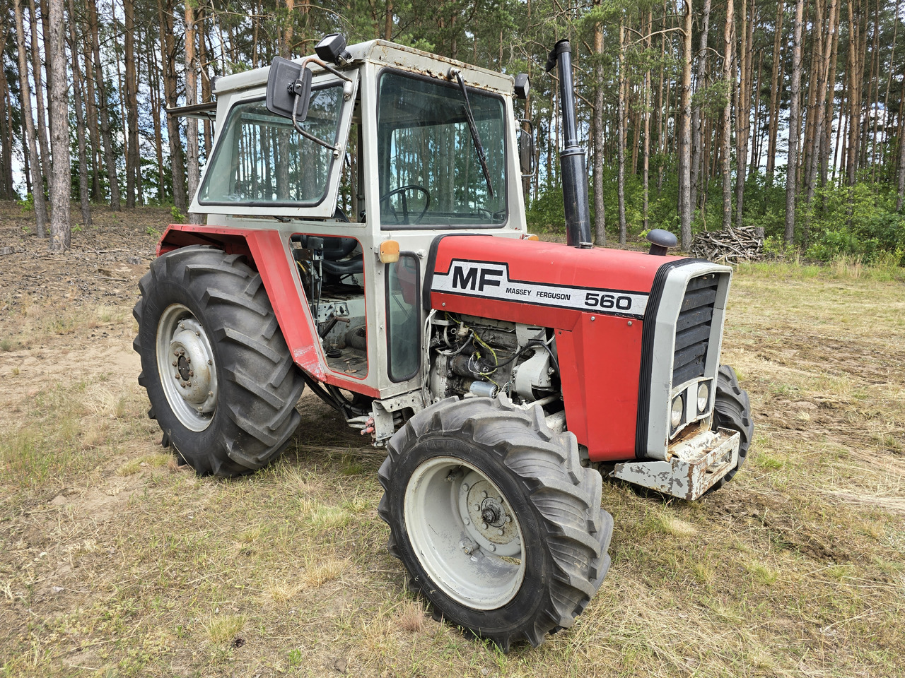 MASSEY-FERGUSON MF 560 - Tracteur agricole: photos 1 MASSEY-FERGUSON MF 560 - Tracteur agricole: photos 1