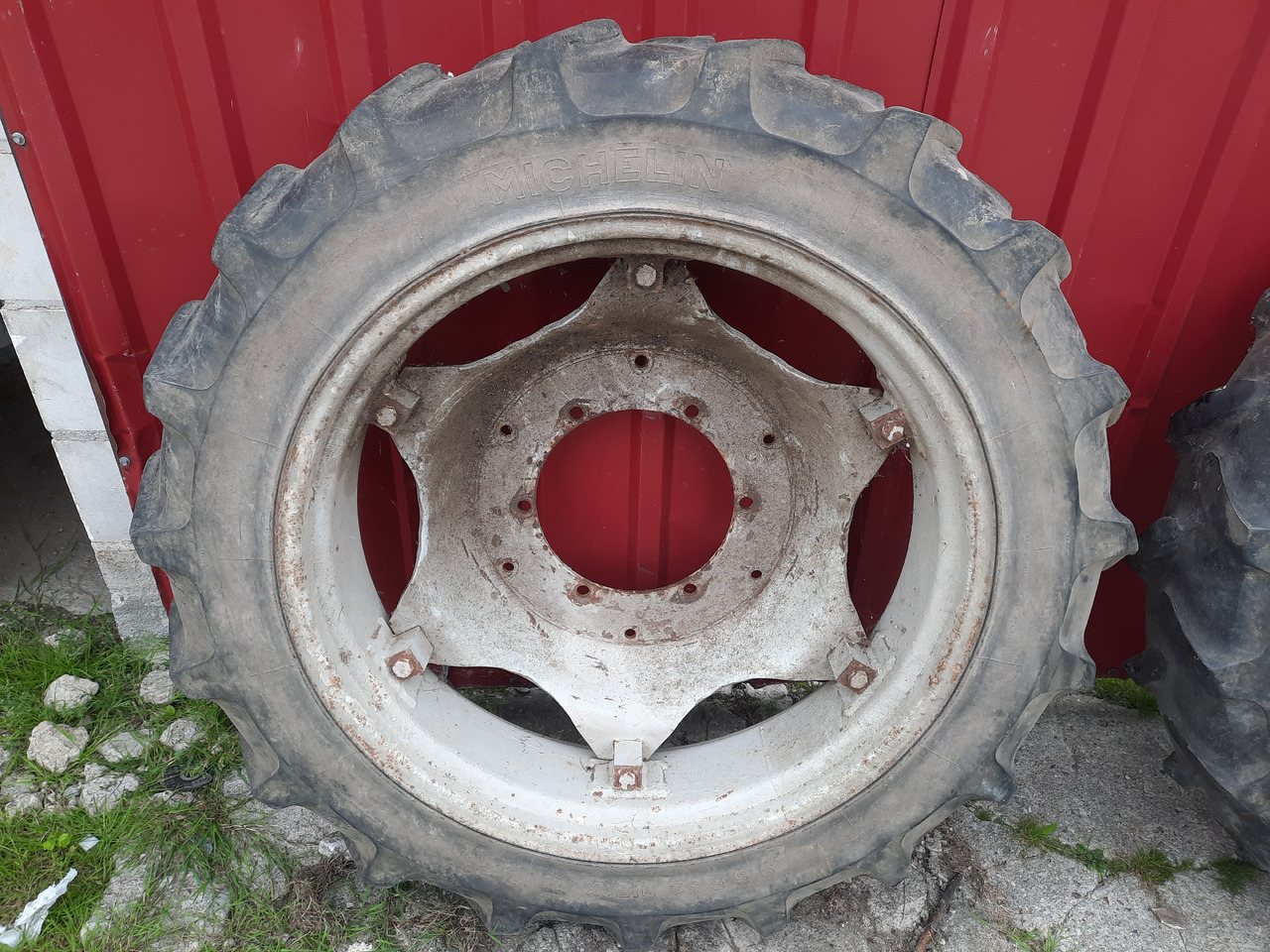 MICHELIN BIB X 9.5 R32 - Roue complète pour Machine agricole: photos 3 MICHELIN BIB X 9.5 R32 - Roue complète pour Machine agricole: photos 3