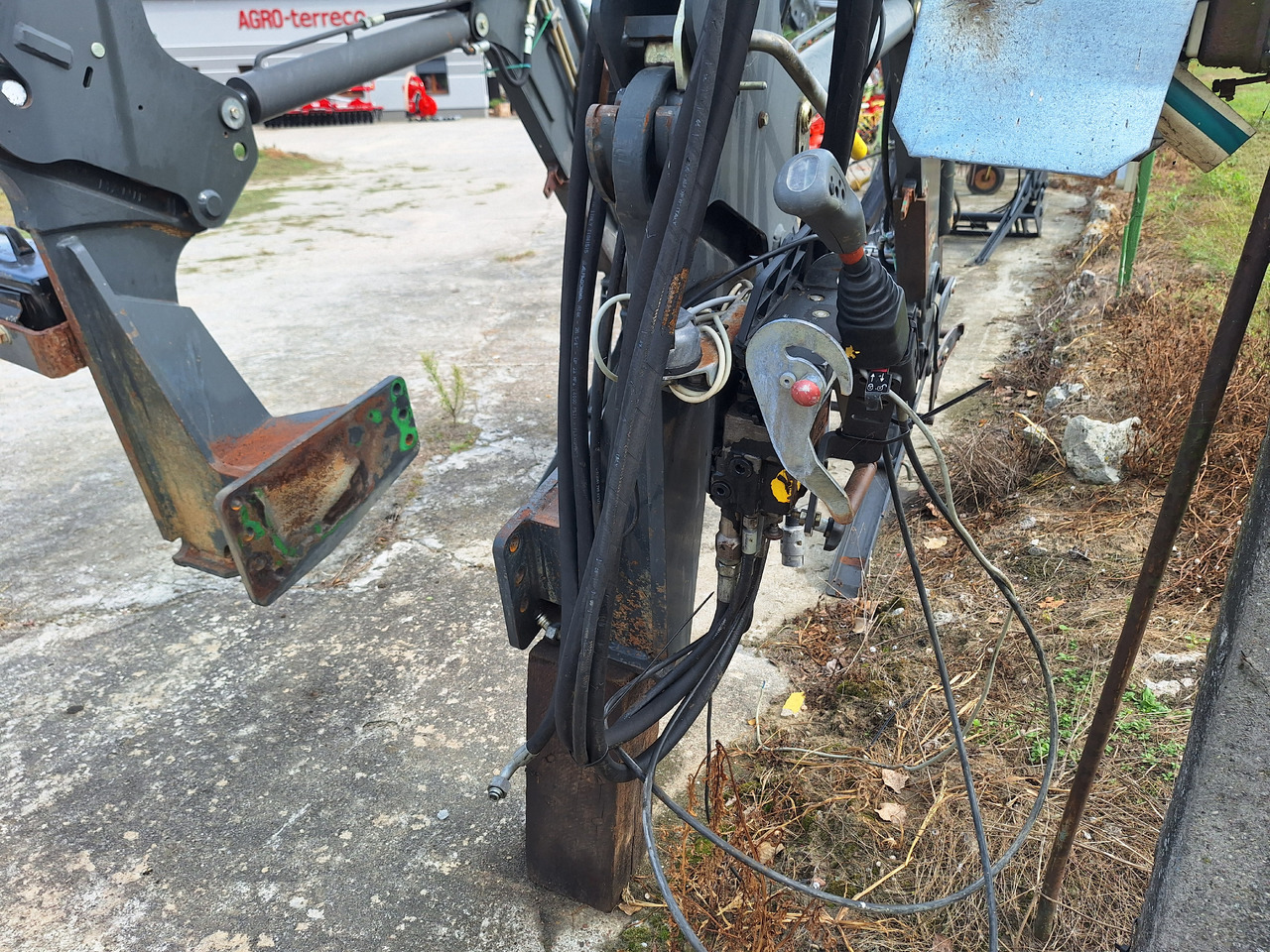 Manip MP85 - Chargeur frontal pour tracteur: photos 5 Manip MP85 - Chargeur frontal pour tracteur: photos 5