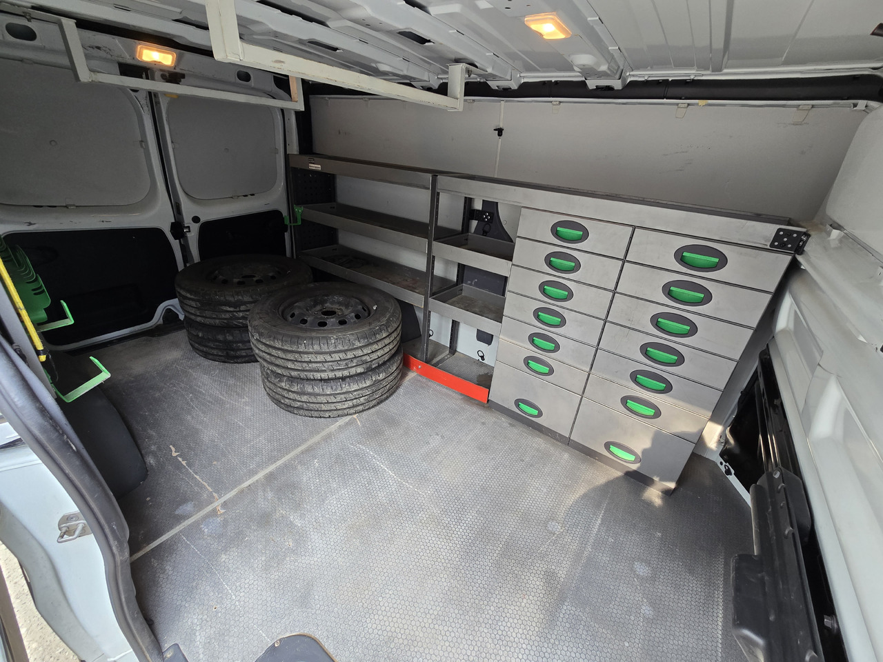 NISSAN NV300 Long - Voiture: photos 2 NISSAN NV300 Long - Voiture: photos 2