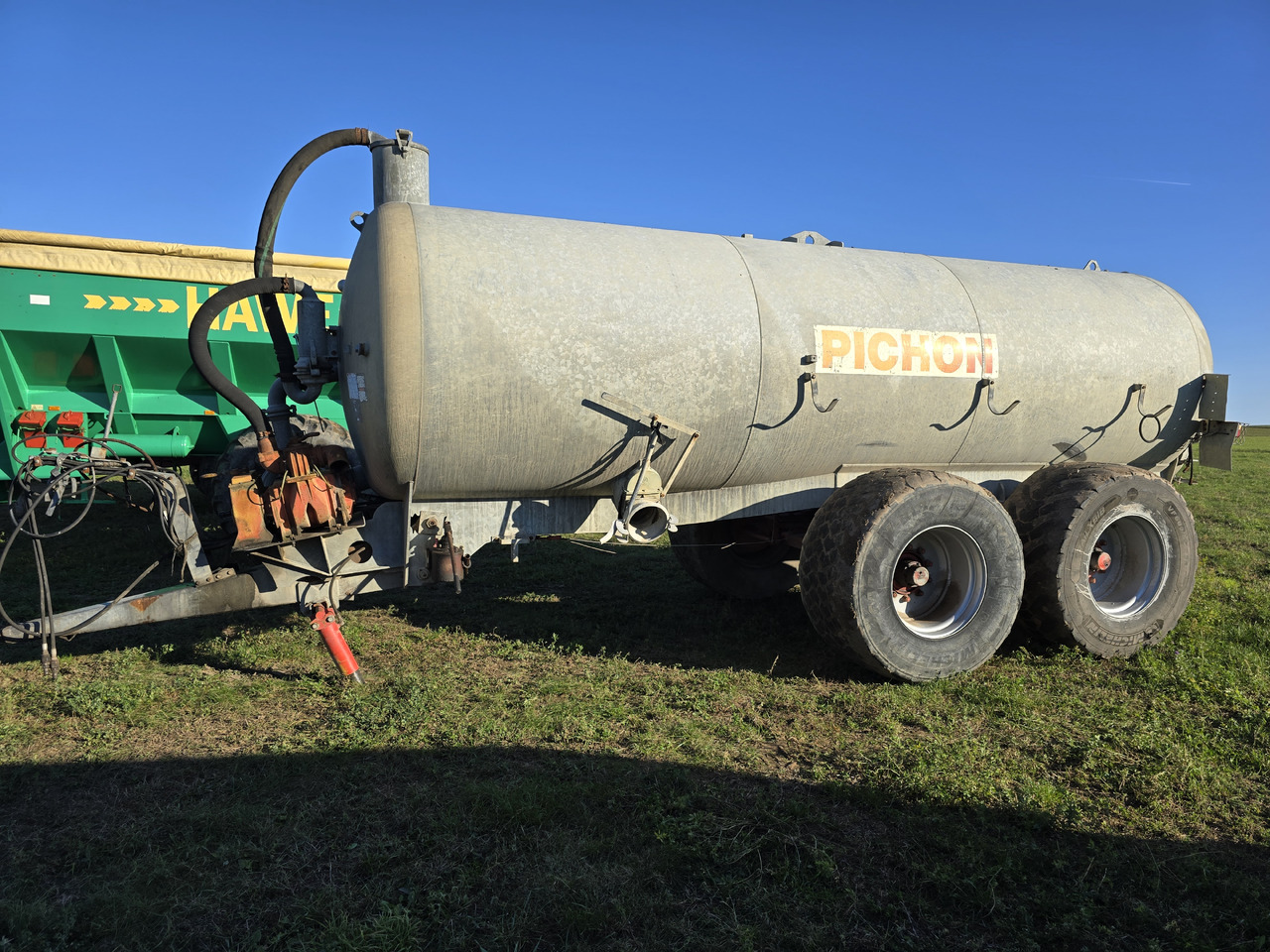 PICHON S.A. TL15 - Tonne à lisier: photos 1 PICHON S.A. TL15 - Tonne à lisier: photos 1