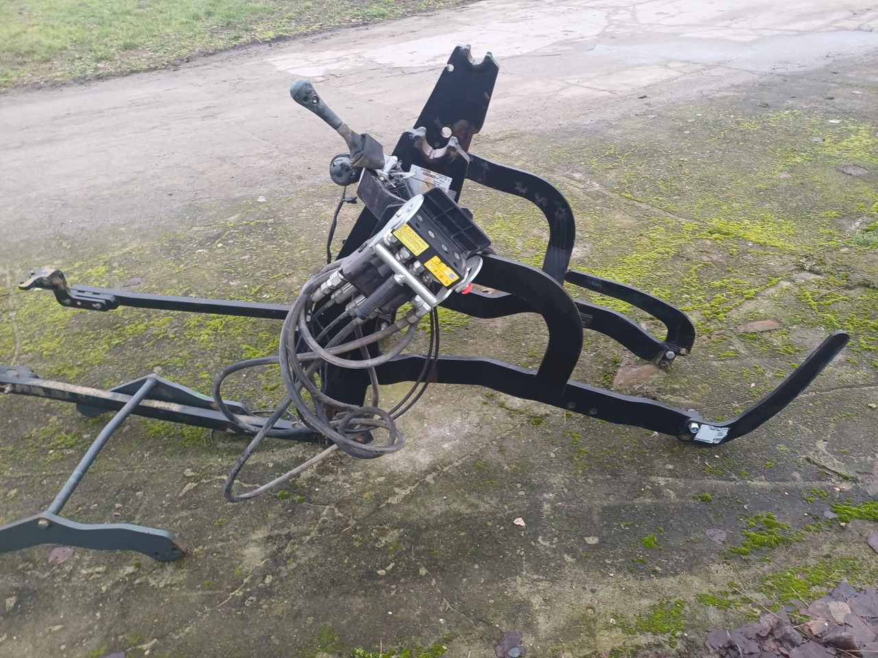 QUICKE - Chargeur frontal pour tracteur: photos 1 QUICKE - Chargeur frontal pour tracteur: photos 1