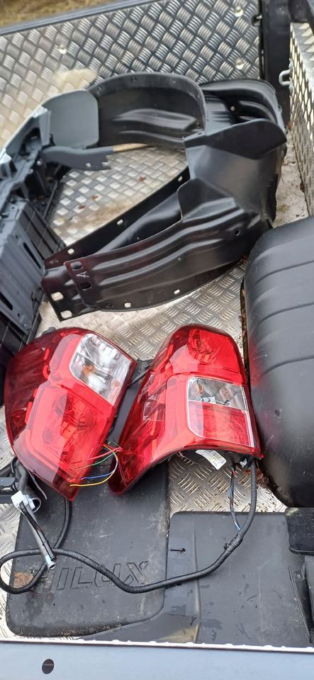 TOYOTA HILUX Extracab (2023 r.) NOWA paka skrzynia - Carrosserie et extérieur pour Autre matériel: photos 2 TOYOTA HILUX Extracab (2023 r.) NOWA paka skrzynia - Carrosserie et extérieur pour Autre matériel: photos 2