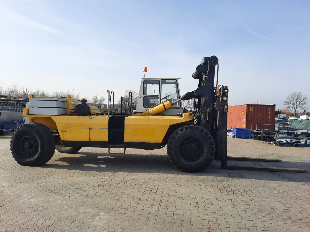 Valmet TD2712 - A25036 - Chariot porte-conteneur: photos 2 Valmet TD2712 - A25036 - Chariot porte-conteneur: photos 2