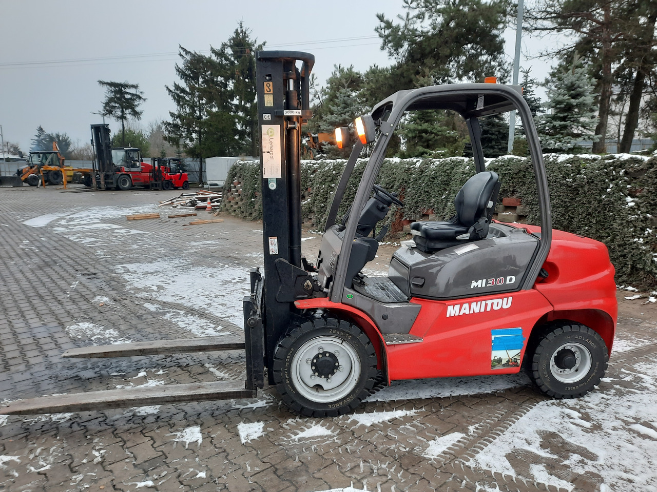 Manitou MI30D - Chariot élévateur diesel: photos 4 Manitou MI30D - Chariot élévateur diesel: photos 4
