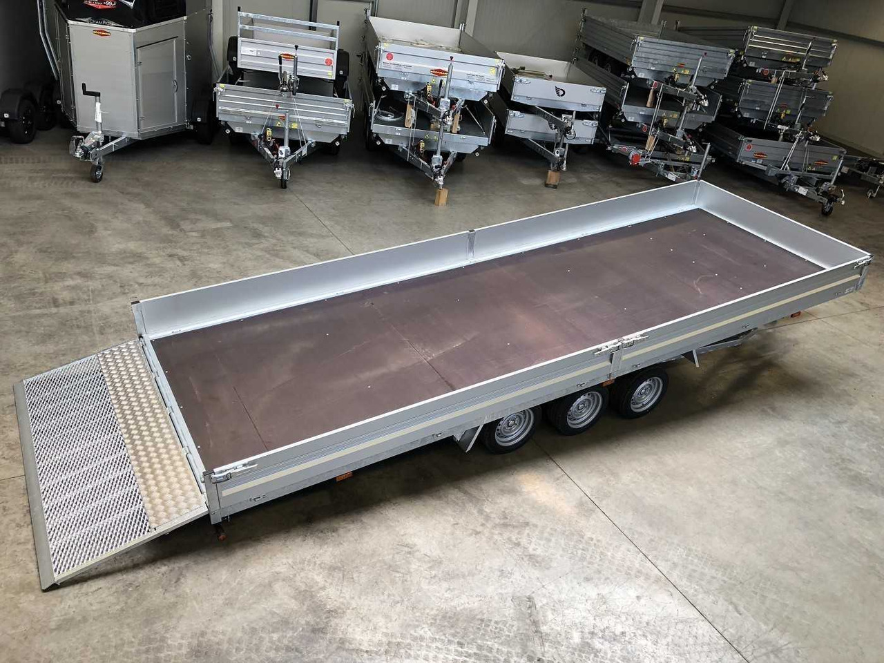 VARIANT 3500 U6 3-Achser Maschinentransporter - Remorque: photos 1 VARIANT 3500 U6 3-Achser Maschinentransporter - Remorque: photos 1