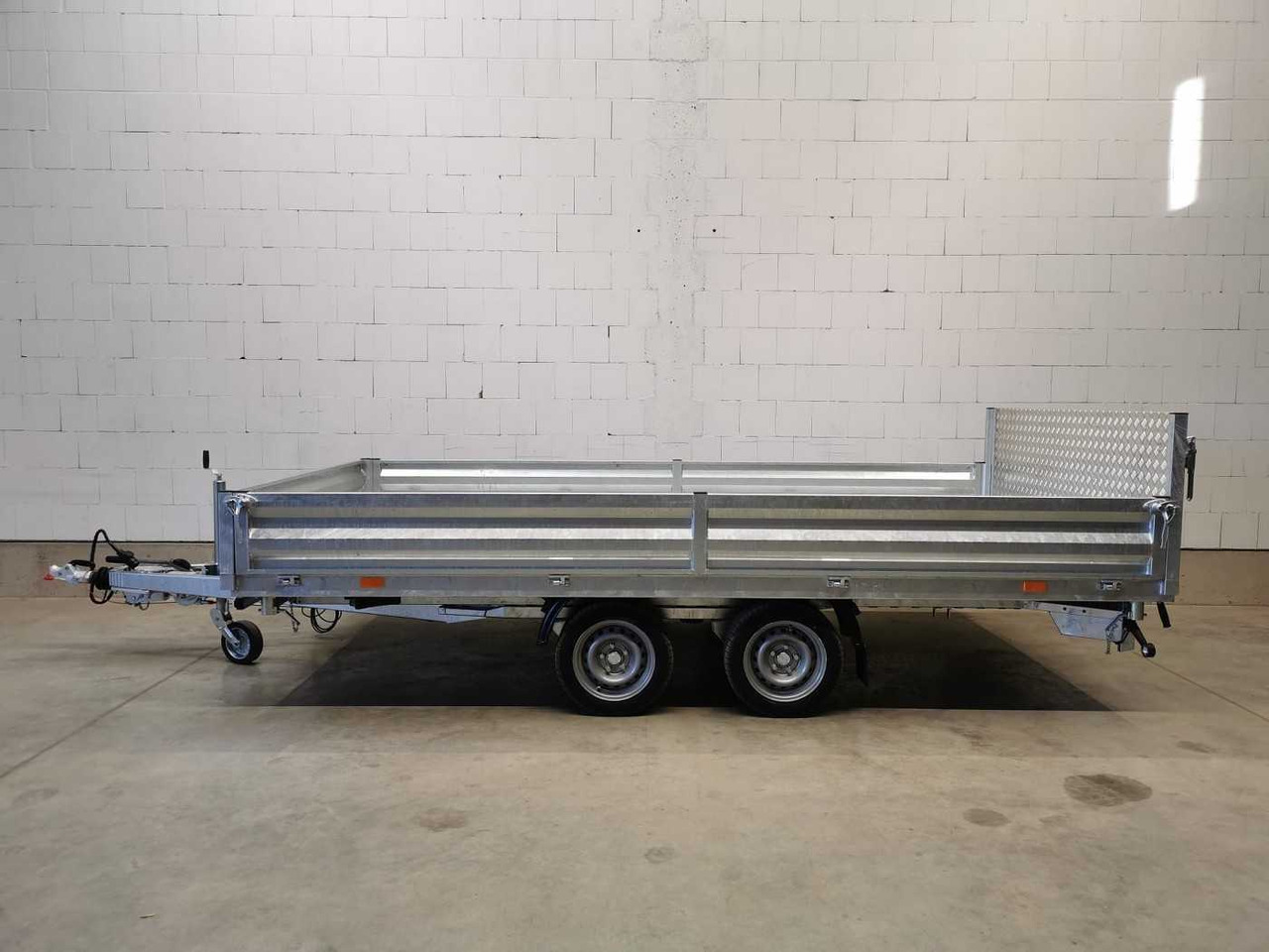 Remorque benne neuf VEZEKO Juki 35.3 Multi Stahl Multidreiseitenkipper: photos 14 Remorque benne neuf VEZEKO Juki 35.3 Multi Stahl Multidreiseitenkipper: photos 14