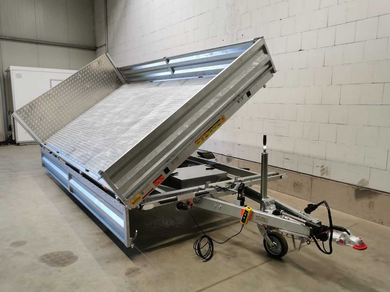 Remorque benne neuf VEZEKO Juki 35.3 Multi Stahl Multidreiseitenkipper: photos 23 Remorque benne neuf VEZEKO Juki 35.3 Multi Stahl Multidreiseitenkipper: photos 23