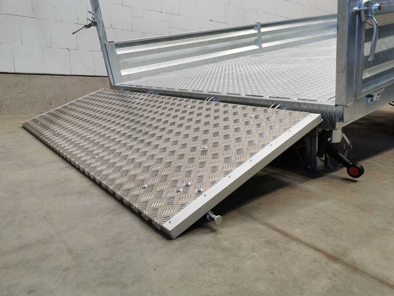 Remorque benne neuf VEZEKO Juki 35.3 Multi Stahl Multidreiseitenkipper: photos 8 Remorque benne neuf VEZEKO Juki 35.3 Multi Stahl Multidreiseitenkipper: photos 8