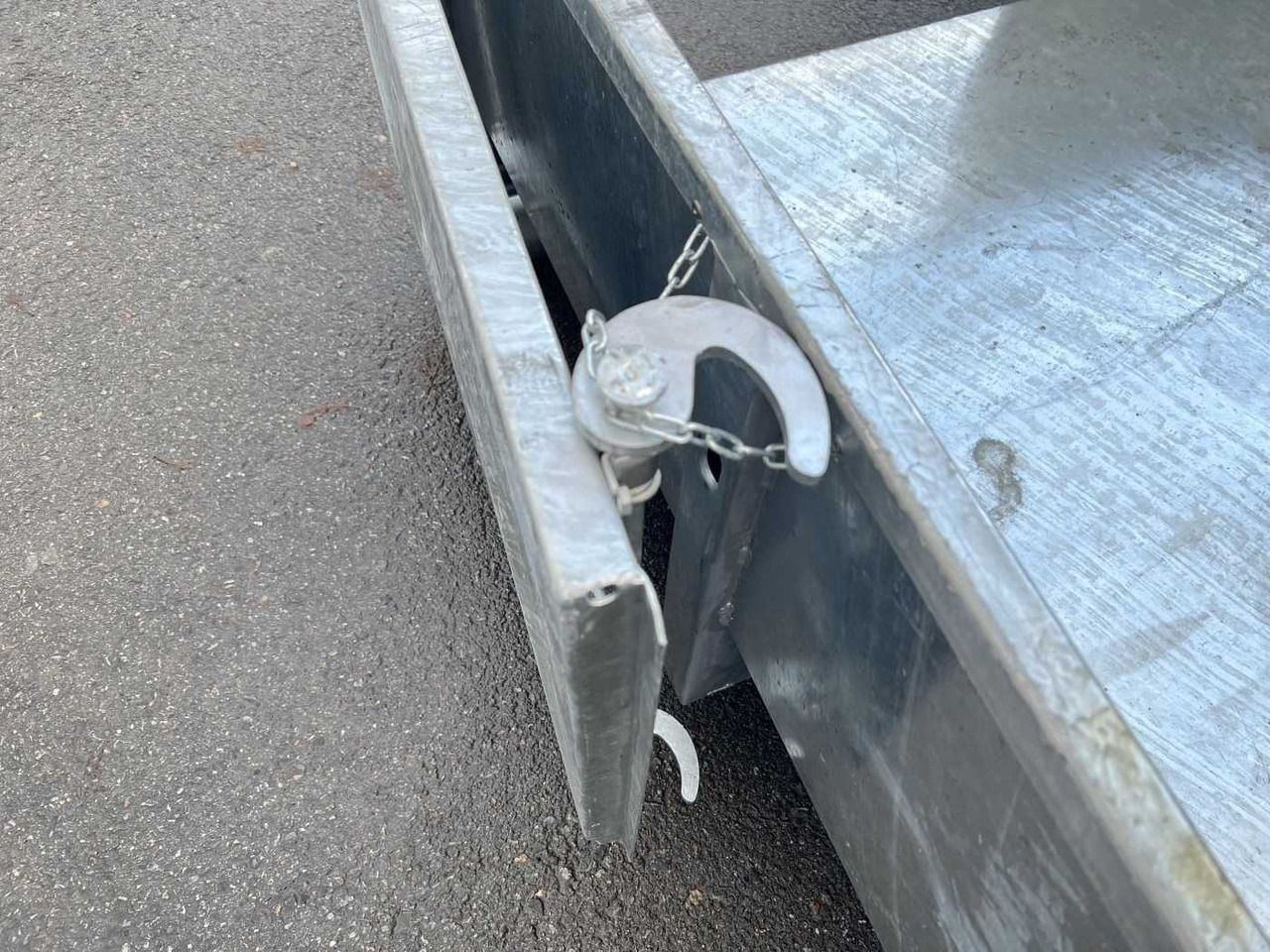 VEZEKO Mulde 575 Konos Tridem Muldenkipper - Remorque benne: photos 5 VEZEKO Mulde 575 Konos Tridem Muldenkipper - Remorque benne: photos 5