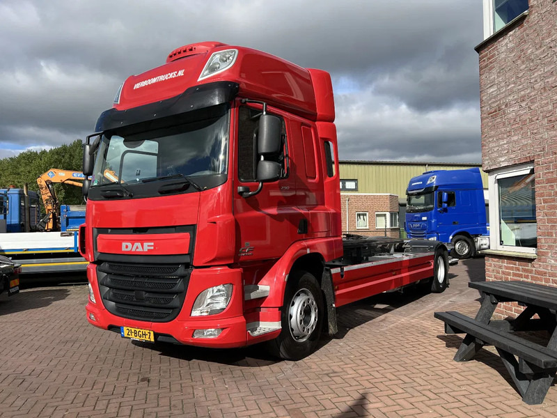 DAF CF 290 4X2 EURO6 SPACECAB RENOVA / VANGMUIL / LAADKLEP / TOP STAAT - Camion porte-conteneur/ Caisse mobile: photos 2 DAF CF 290 4X2 EURO6 SPACECAB RENOVA / VANGMUIL / LAADKLEP / TOP STAAT - Camion porte-conteneur/ Caisse mobile: photos 2