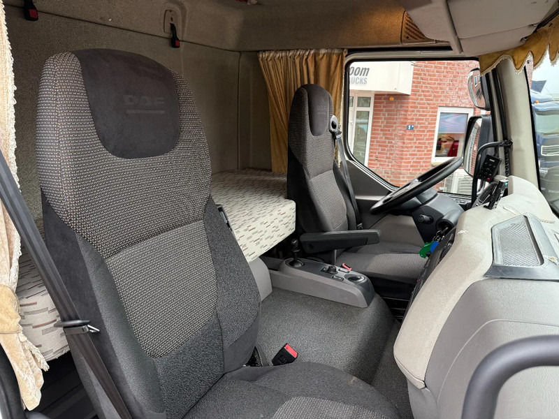 DAF LF 210 LF210 4X2 / Slaapcabine / 11.990KG / D'hollandia 1.50KG / DAF dealer onderhoud - Camion fourgon: photos 5 DAF LF 210 LF210 4X2 / Slaapcabine / 11.990KG / D'hollandia 1.50KG / DAF dealer onderhoud - Camion fourgon: photos 5