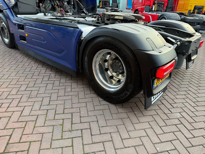 DAF XF 450 XF450 4X2 NGD / 7-2022 / Full spoilers / Alcoa / Camera / Holland Truck !!!!!!!!! - Tracteur routier: photos 5 DAF XF 450 XF450 4X2 NGD / 7-2022 / Full spoilers / Alcoa / Camera / Holland Truck !!!!!!!!! - Tracteur routier: photos 5