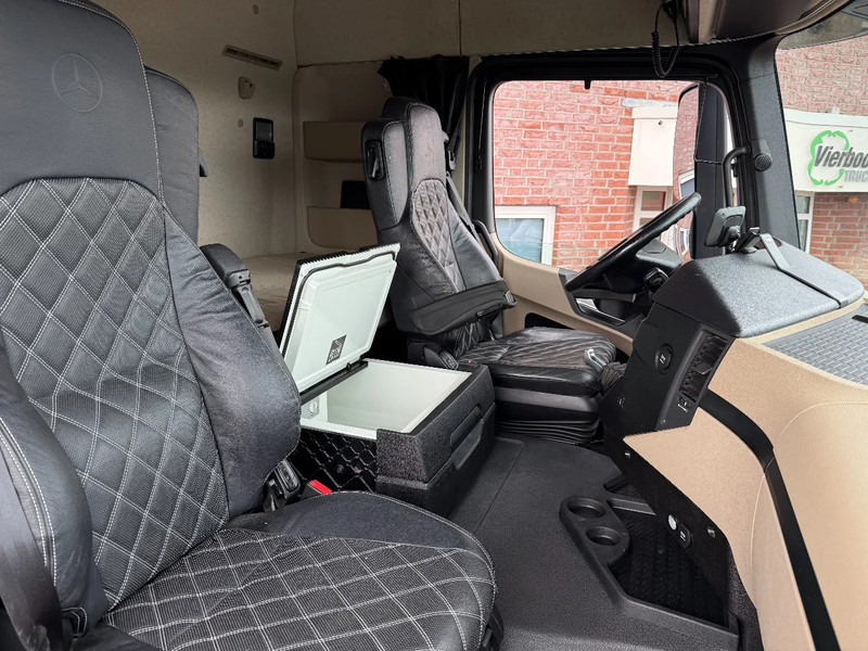 Mercedes-Benz Actros Actros 1943LS Hydrauliek / 478.040KM / Leer / Dealer onderhouden / Top staat - Tracteur routier: photos 3 Mercedes-Benz Actros Actros 1943LS Hydrauliek / 478.040KM / Leer / Dealer onderhouden / Top staat - Tracteur routier: photos 3