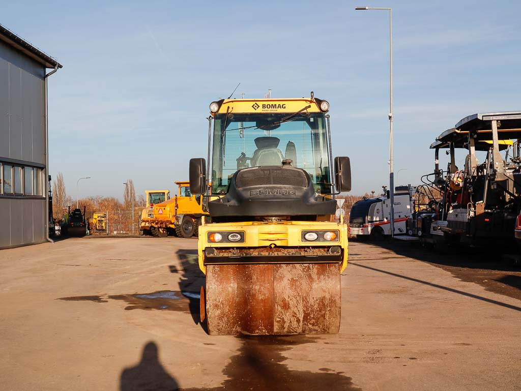 BOMAG BW 154 ACP-4 - Compacteur mixte: photos 3 BOMAG BW 154 ACP-4 - Compacteur mixte: photos 3