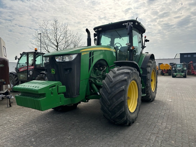 Tracteur agricole John Deere 8260R AutoPowr