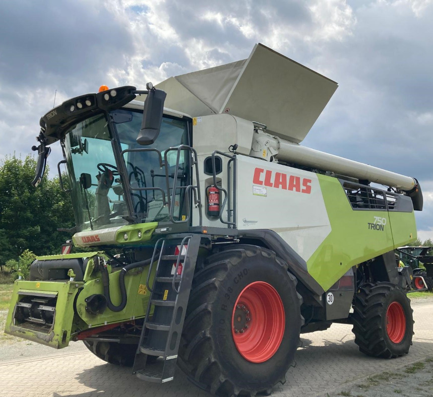 CLAAS Trion 750 - Moissonneuse-batteuse: photos 1 CLAAS Trion 750 - Moissonneuse-batteuse: photos 1