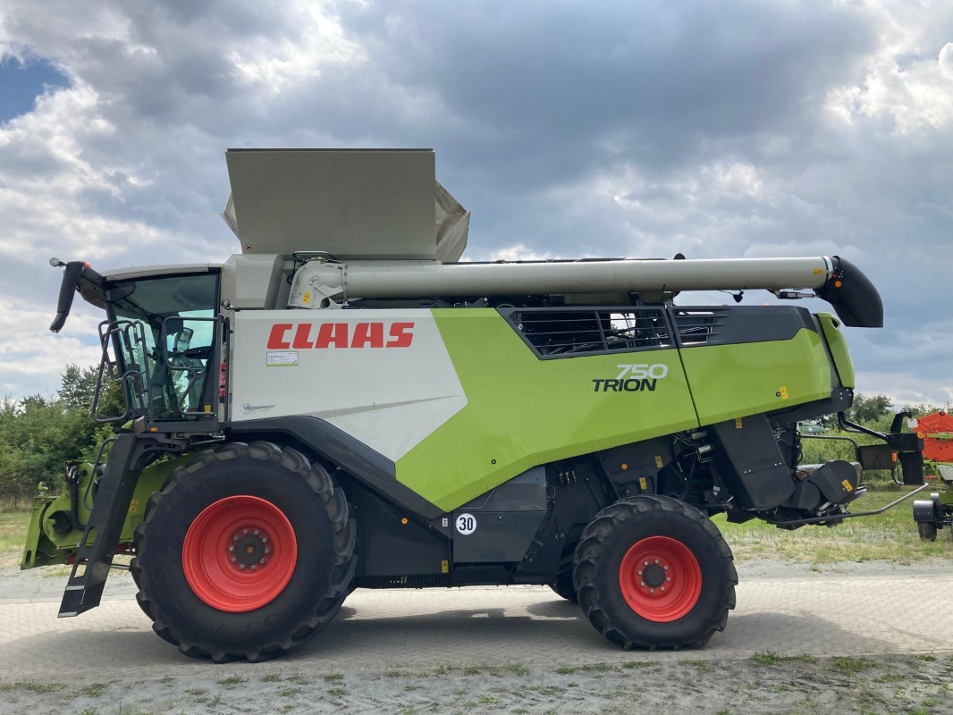 CLAAS Trion 750 - Moissonneuse-batteuse: photos 2 CLAAS Trion 750 - Moissonneuse-batteuse: photos 2