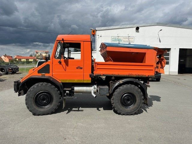 Mercedes-Benz Unimog 418/10 Winterdienst2000 - Camion benne: photos 2 Mercedes-Benz Unimog 418/10 Winterdienst2000 - Camion benne: photos 2