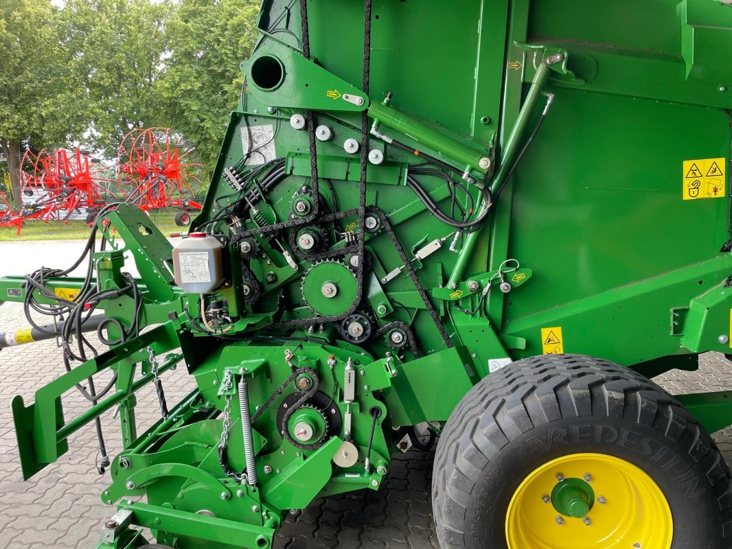 John Deere V451M - Enrubanneuse: photos 5 John Deere V451M - Enrubanneuse: photos 5