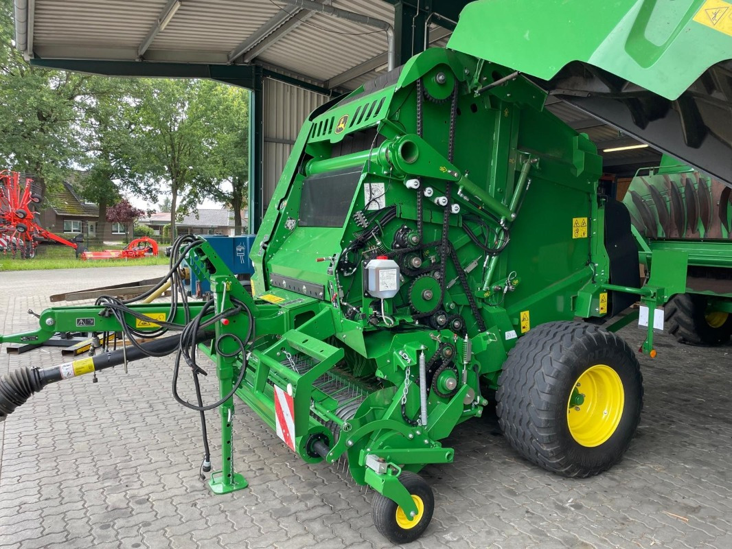 John Deere V451M - Enrubanneuse: photos 2 John Deere V451M - Enrubanneuse: photos 2