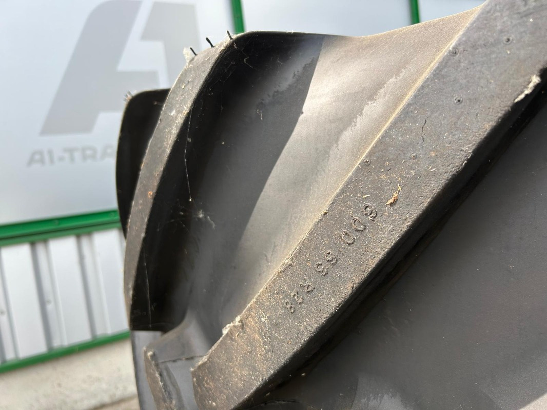 Michelin 600/65R28 - 2 Stück - Pneus et jantes pour Machine agricole: photos 3 Michelin 600/65R28 - 2 Stück - Pneus et jantes pour Machine agricole: photos 3