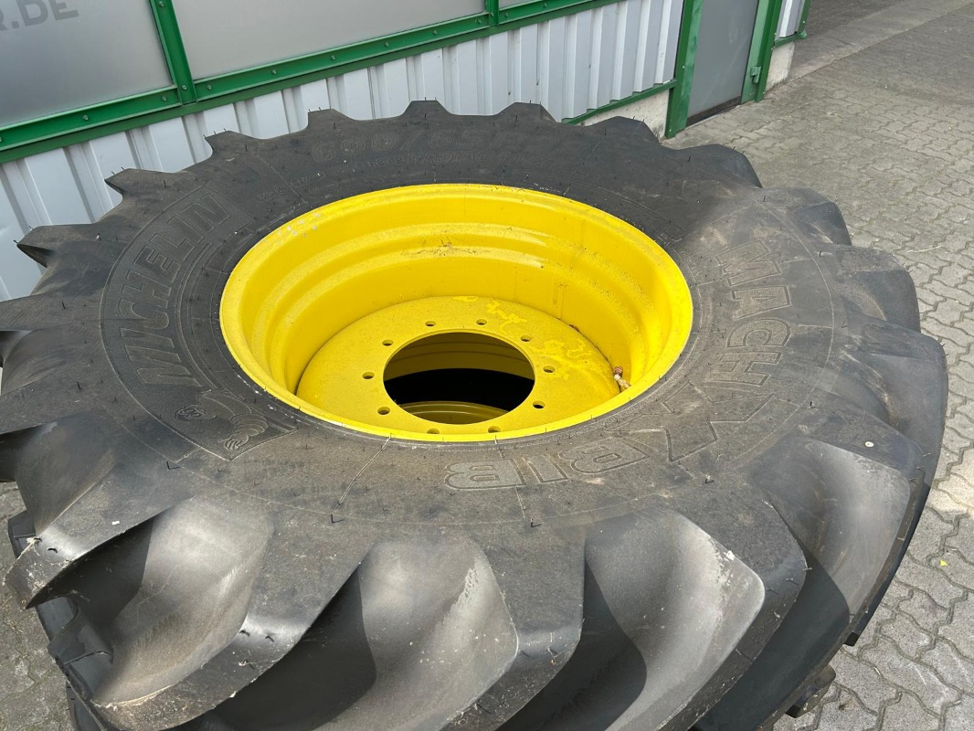 Michelin 600/65R28 - 2 Stück - Pneus et jantes pour Machine agricole: photos 2 Michelin 600/65R28 - 2 Stück - Pneus et jantes pour Machine agricole: photos 2