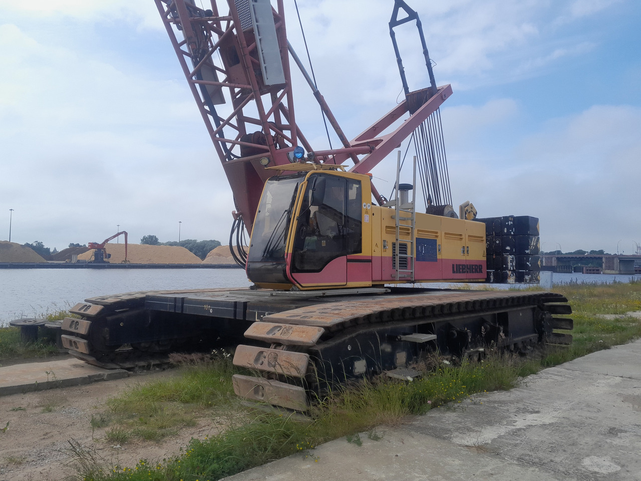 Liebherr LR1130 - Engins de chantier: photos 2 Liebherr LR1130 - Engins de chantier: photos 2
