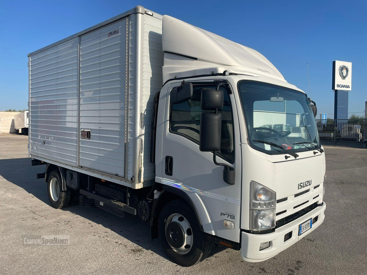 ISUZU P75 - Camion fourgon: photos 1 ISUZU P75 - Camion fourgon: photos 1