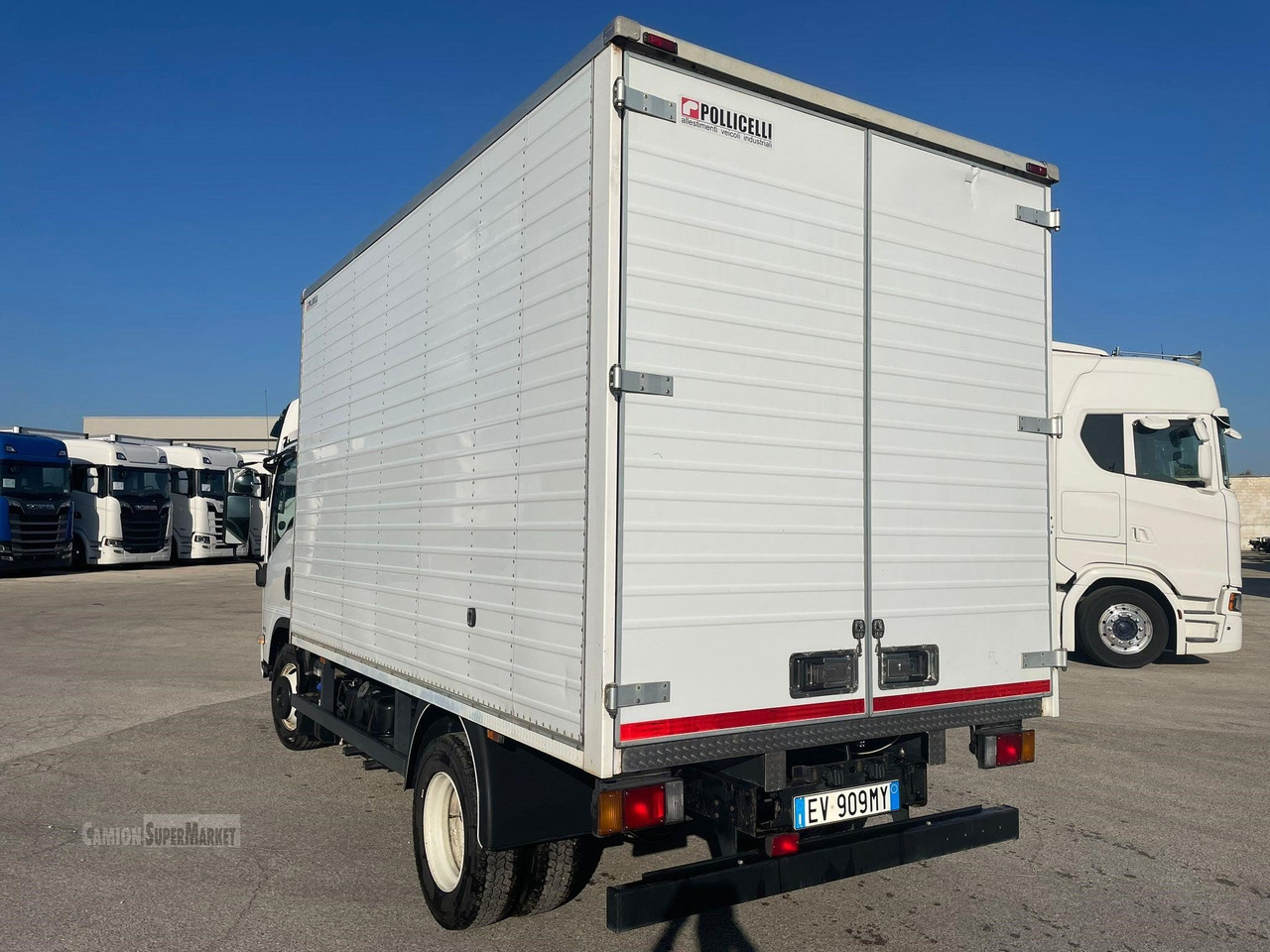 ISUZU P75 - Camion fourgon: photos 4 ISUZU P75 - Camion fourgon: photos 4